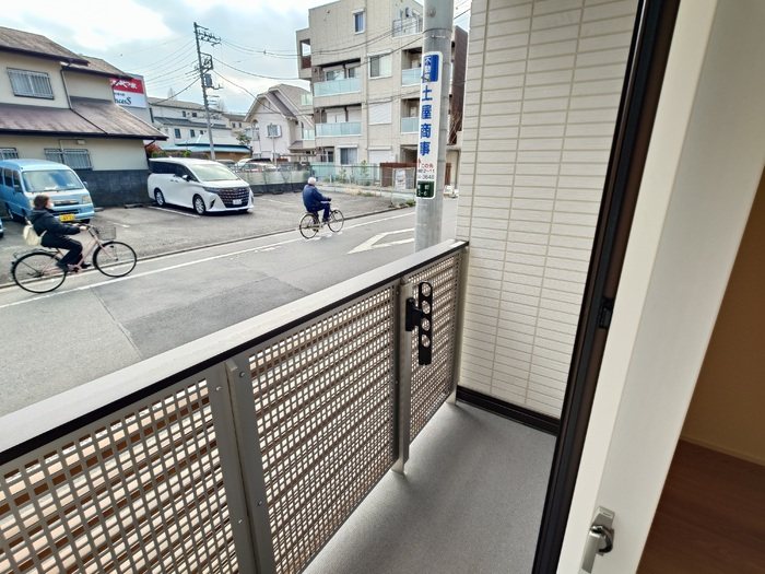 Auspicious House ベランダ