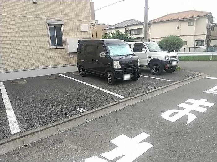グランシャリオ万願寺 駐車場
