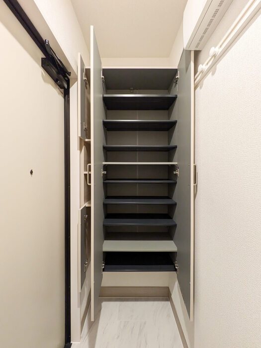 D-ROOM万願寺 玄関