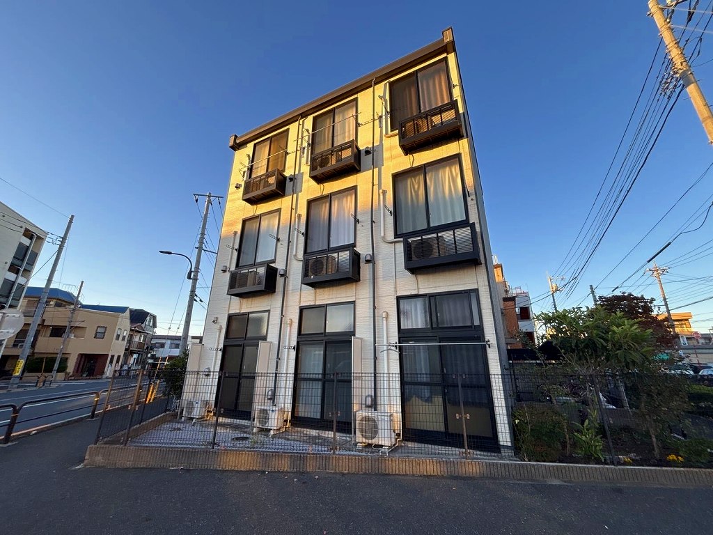 レオパレス鹿浜 外観