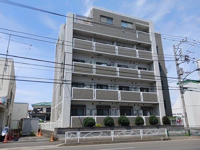 アドラブール 外観