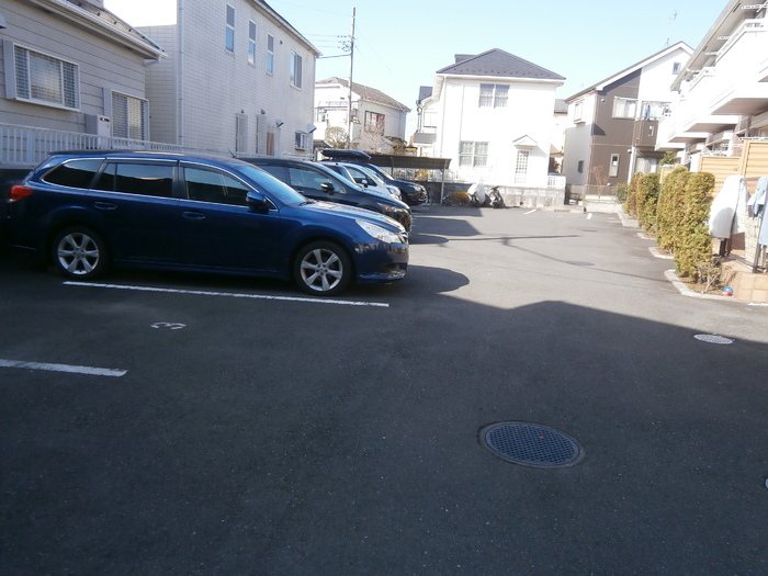 ゴールドクレスト 駐車場