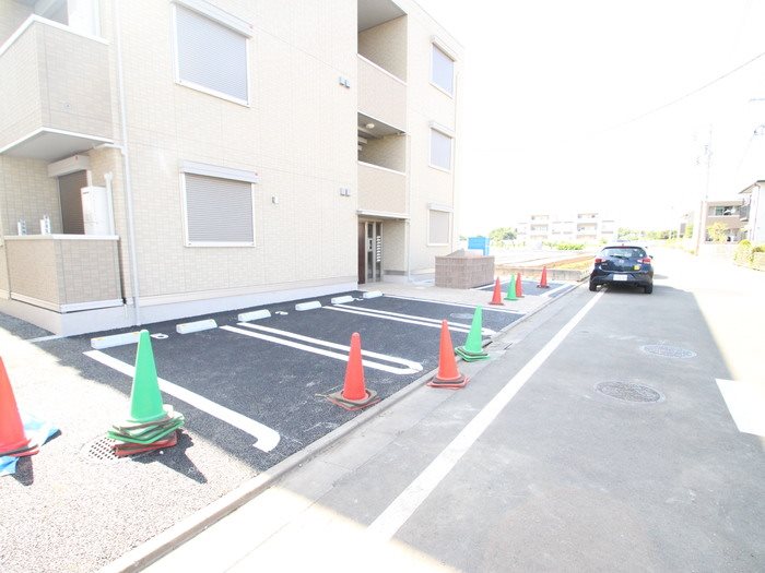 D-room西平山Ａ棟 駐車場