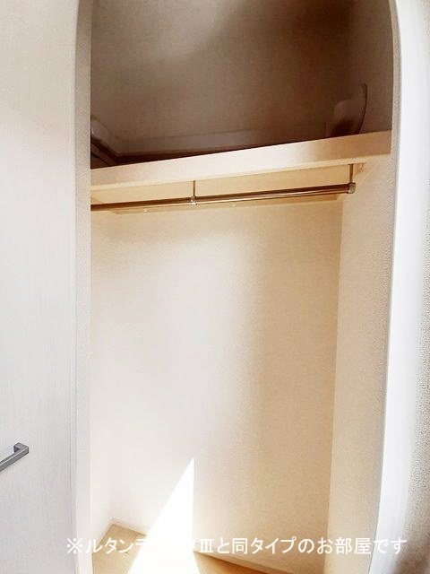 メゾン　サブーリュ 収納