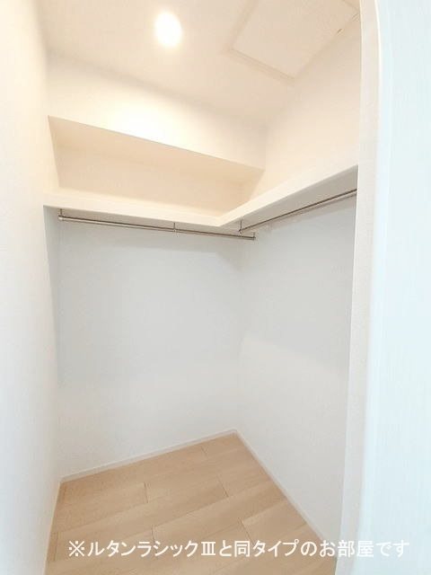 メゾン　サブーリュ 収納