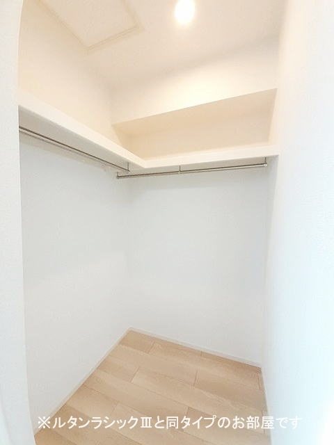 メゾン　サブーリュ 収納