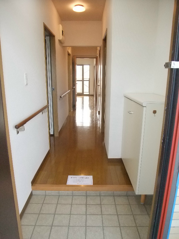 ルミエール高幡 玄関