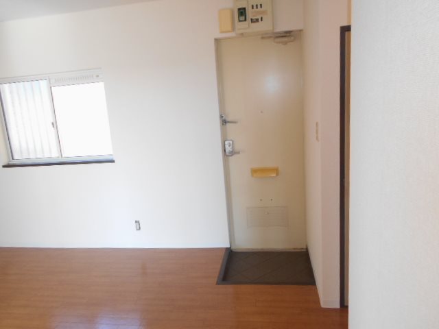 ジュネス・サトー 玄関