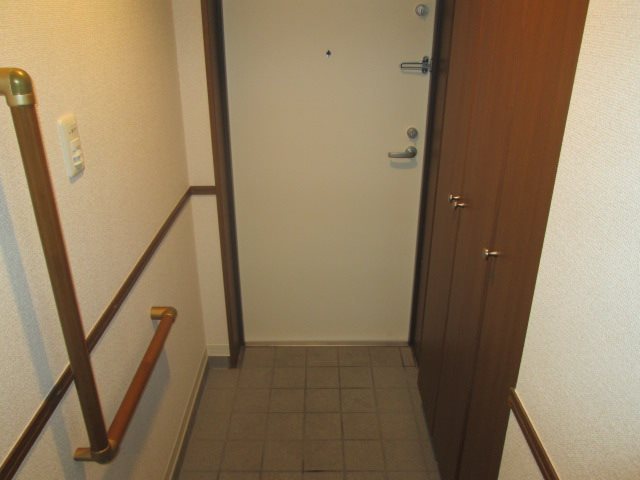 エスト大倉山 玄関
