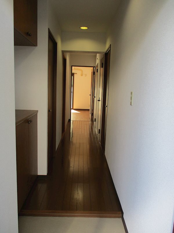 パインホームズ 玄関