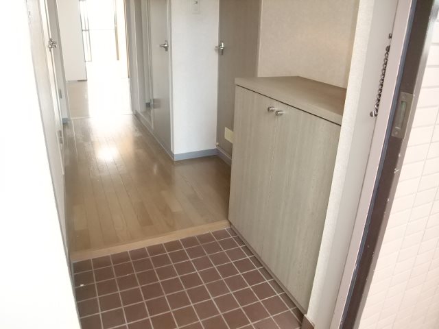ファミーユ柳沢 玄関