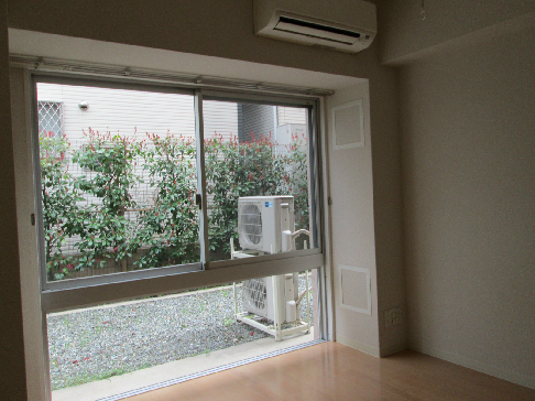 リバージュ弘明寺 リビング