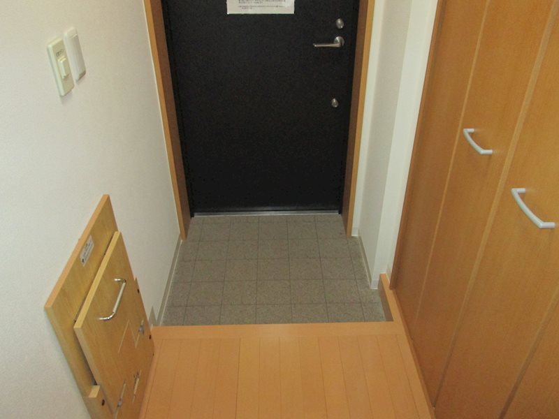 プレザントヒル緑園 玄関