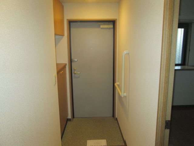 ウェストモンターニュ三ッ沢 玄関