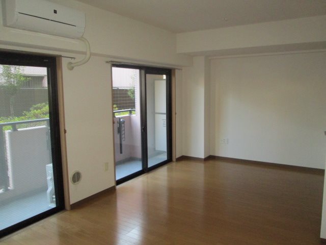 ウェストモンターニュ三ッ沢 リビング