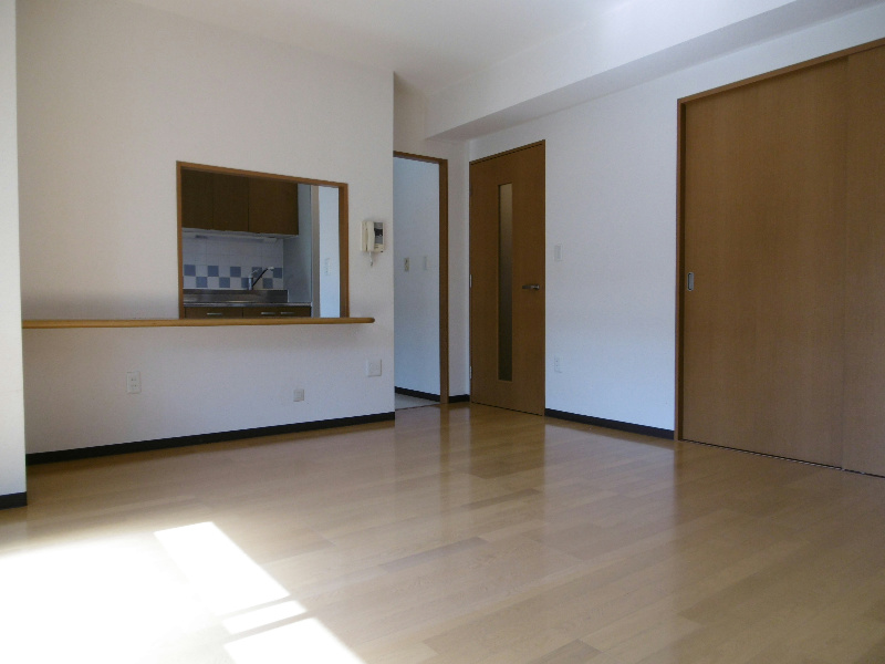 アーネスト リビング