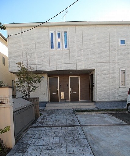 Glace Rive (グラース リーブ） 201号室 外観