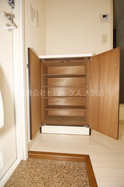 イーストハウスB 玄関