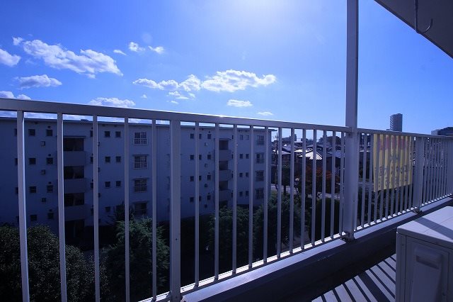 上尾根貝戸団地　9号棟 ベランダ