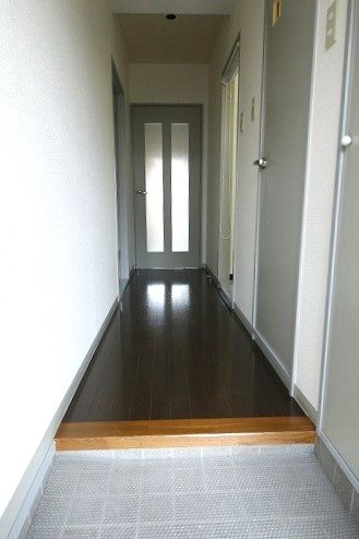 ビューフラッツオオキ 玄関