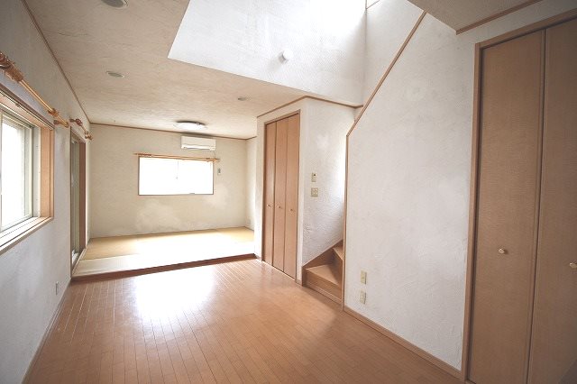 大成4丁目戸建 リビング