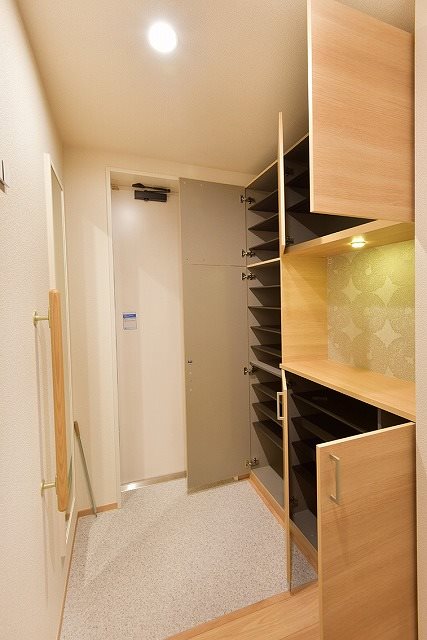 グランレーヴ上小町 玄関
