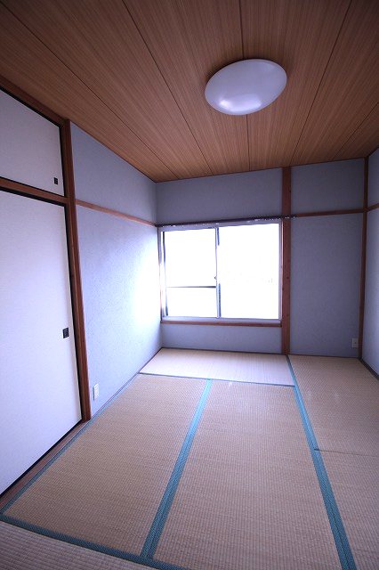 栄ハイツ ベッドルーム