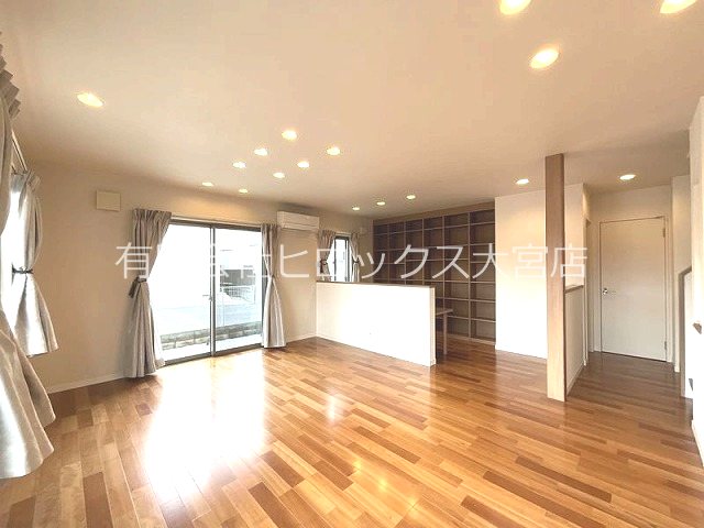 北区吉野町1丁目戸建 リビング