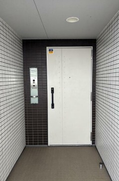 イニシアコート大宮Ｗｅｓｔ 玄関