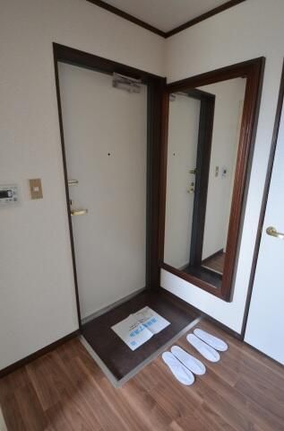ひかりハイツ領家 玄関
