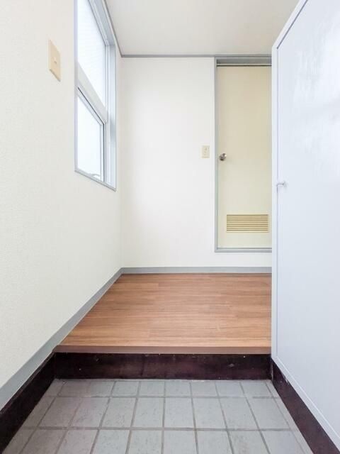 ラデヴィーナ日進 玄関