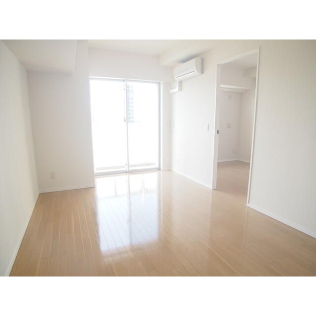 ＴＨＥ　ＯＭＩＹＡ　ＴＯＷＥＲＳ　ＥＡＳＴ リビング