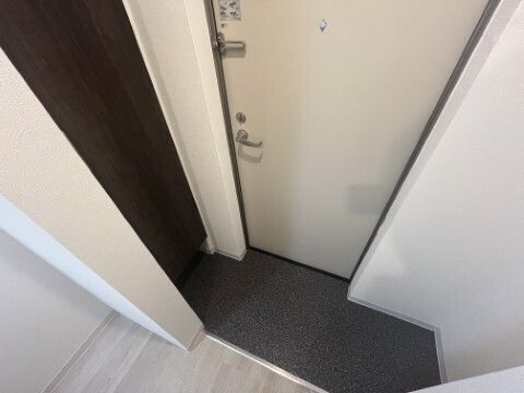 ジーメゾン埼玉本郷町 玄関