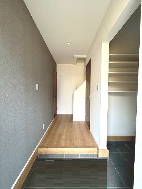 イーストヒルズ 　F棟 玄関