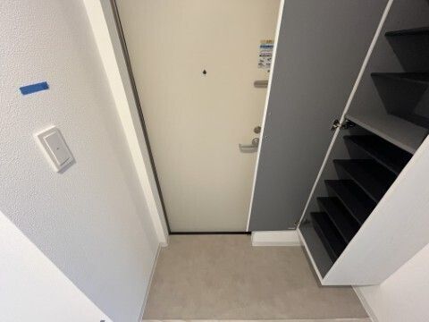 ジーメゾン島町イゾラ 玄関