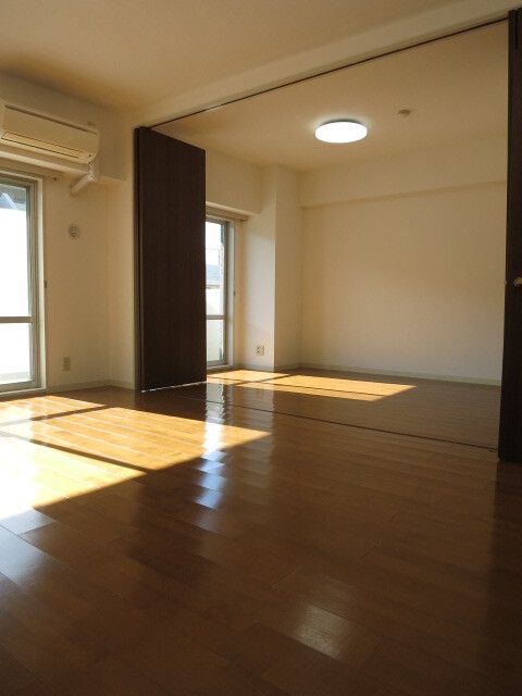 プロスペクト浦和常盤 リビング