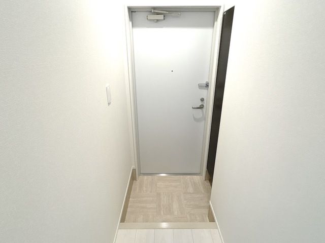 Luminous coat 玄関