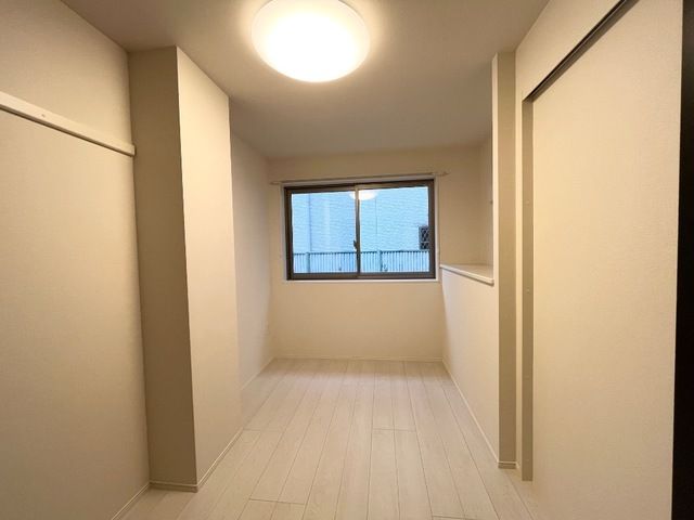 Luminous coat 玄関