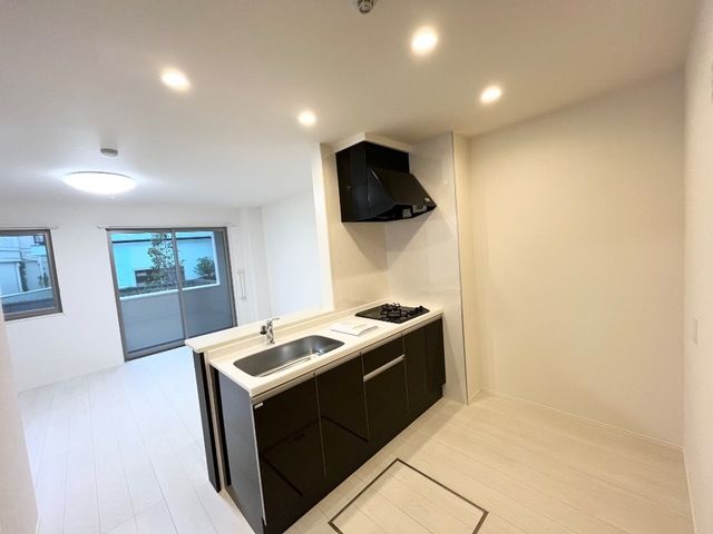 Luminous coat キッチン