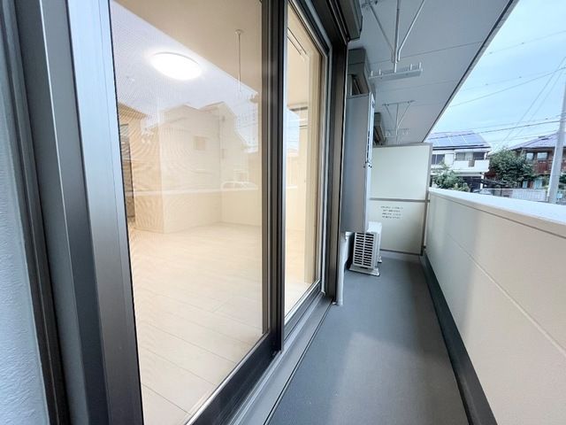 Luminous coat ベランダ