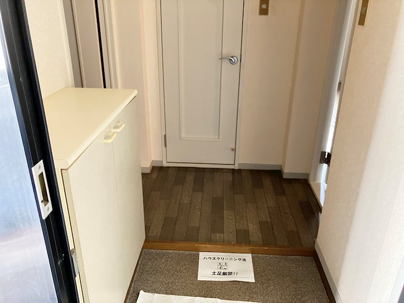 マンション・メルヴェーユ 玄関