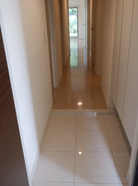 イニシア大宮日進 玄関