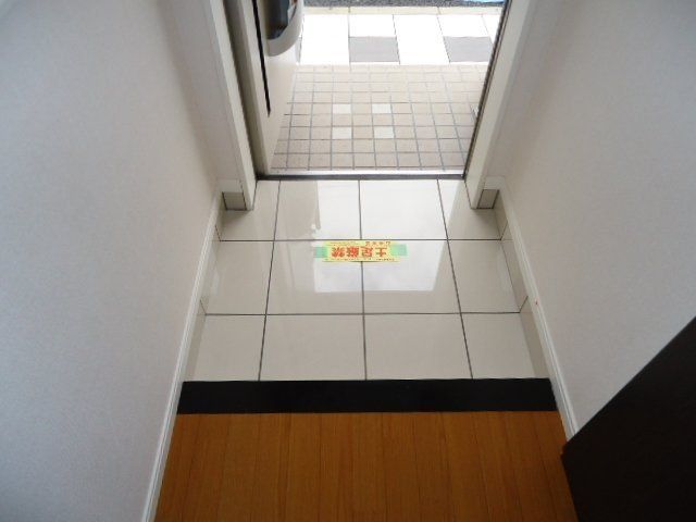 アークガーデンA 玄関