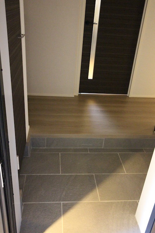 ナンバーアンフィニ 玄関