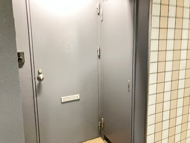 晃永レジデンス 玄関