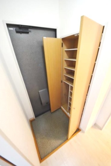 シャトルコーポ 玄関