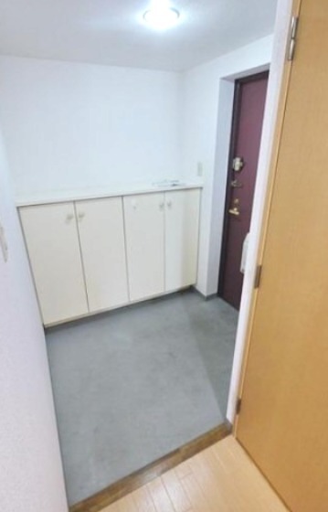 キングホームズ２番館  玄関