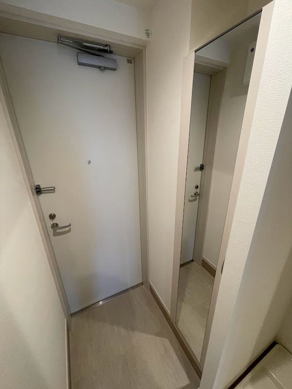 ホワイトオーキッド 玄関