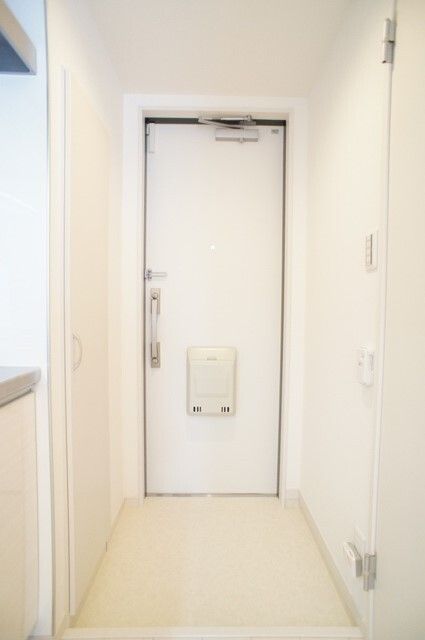 リブリ・絹 玄関