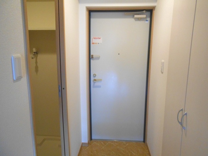 ウィスタリア 玄関